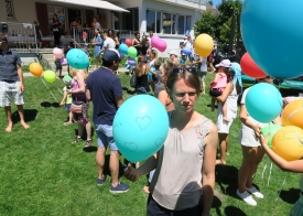 Auf den Ballons stehen Glückwünsche fürs Chinderhuus.