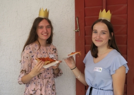Auch Königinnen mögen Pizza.